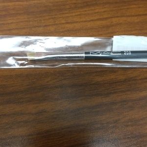 Mac 208 angled tip brush